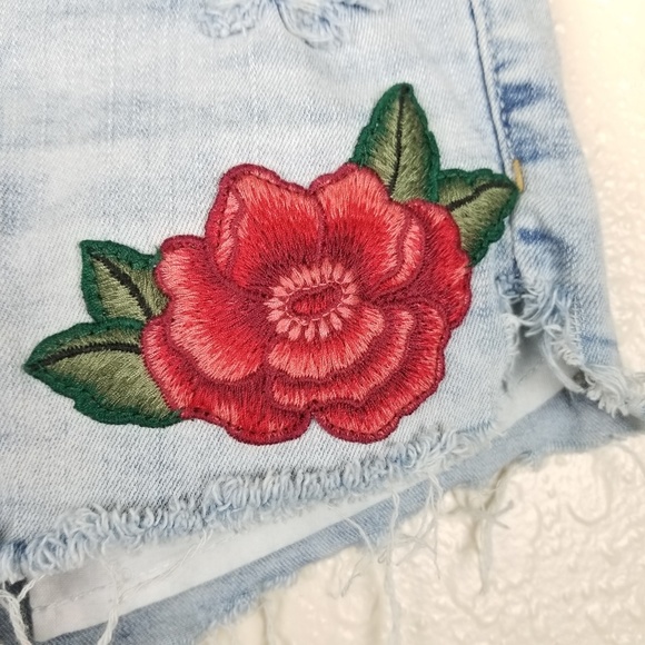 American Eagle Embroidered Hi-Rise Shortie 00 - Picture 2 of 8